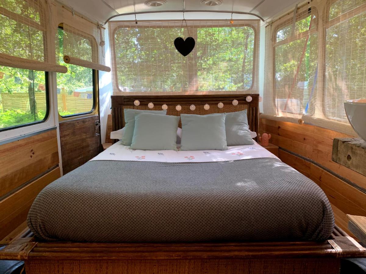 Magic Roof Top Bus With Big Bath In The Tree Forest! Mimizan-Plage Exteriör bild